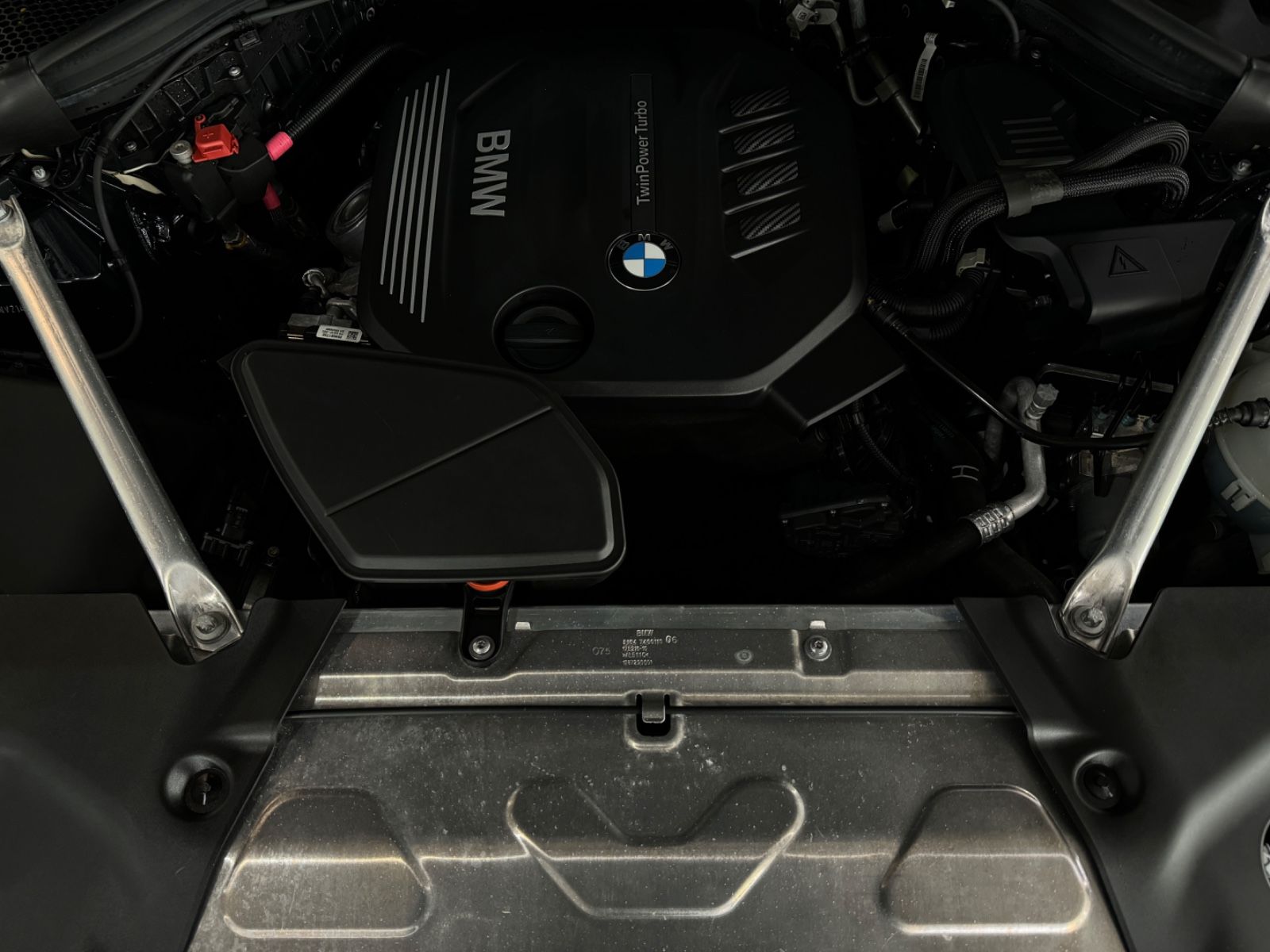 Fahrzeugabbildung BMW X3 xD25d M Sport HUD HiFi Komfort AHK PDC 19"