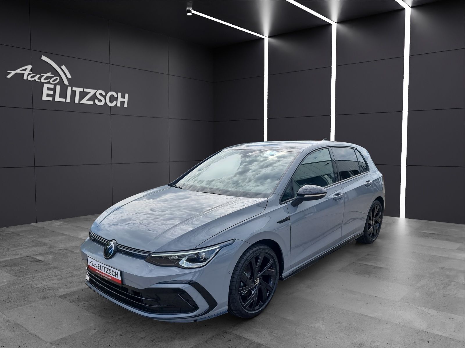 Fahrzeugabbildung Volkswagen Golf VIII R-Line eTSI LED RFK Sound AID SH LM