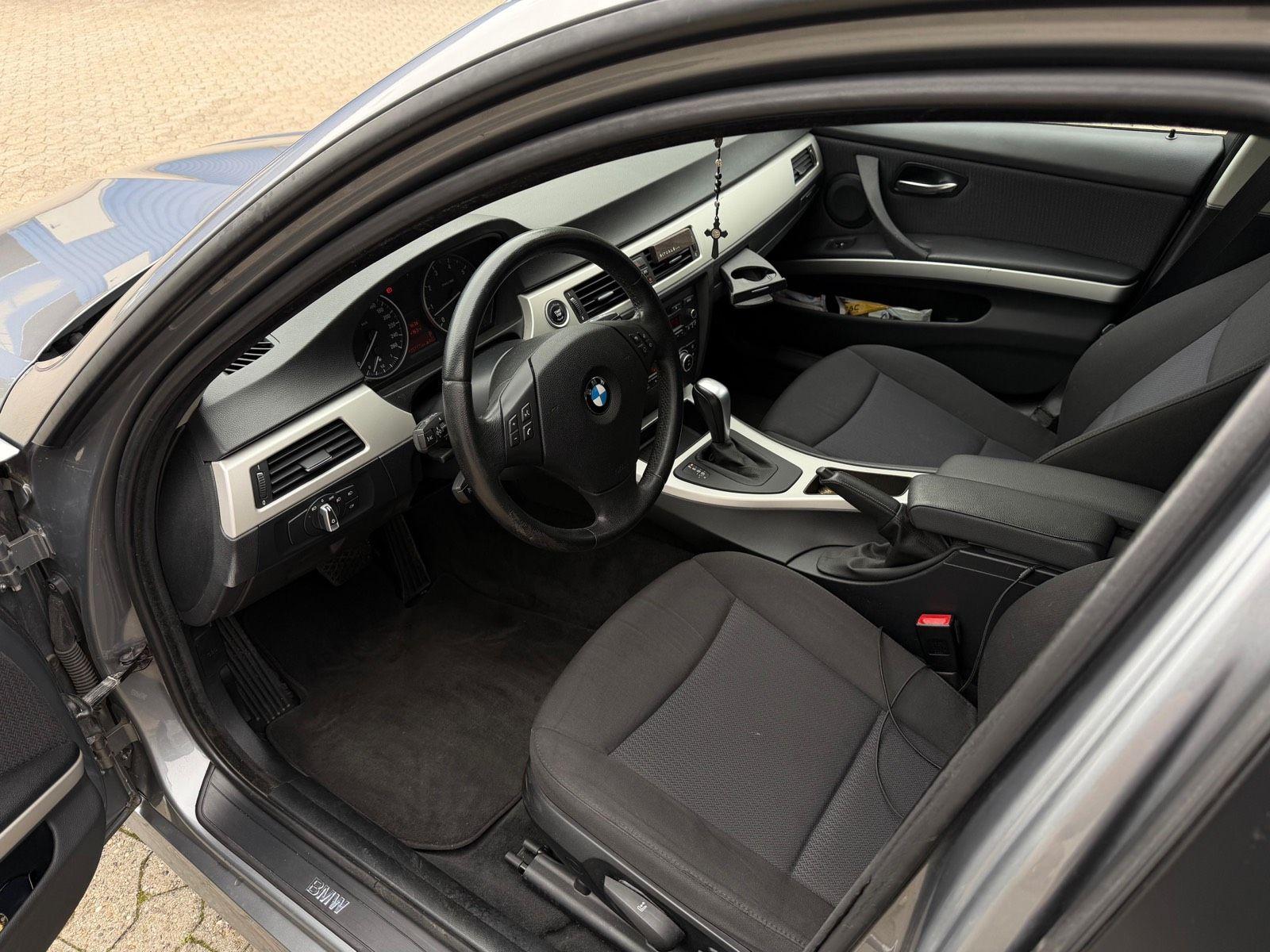 BMW 318 2009 — photo 5