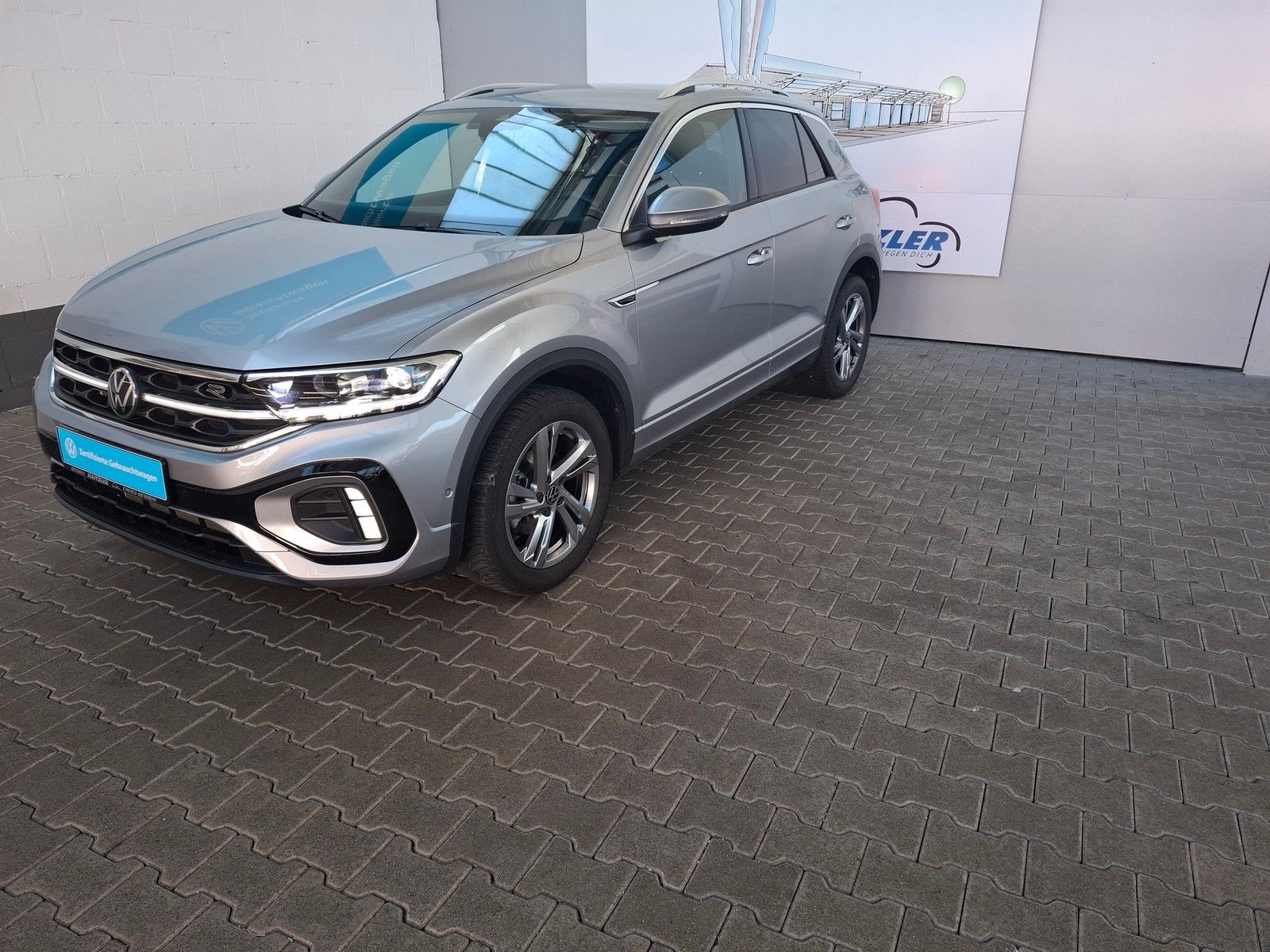 Fahrzeugabbildung Volkswagen T-Roc R-Line 1,5 TSI DSG +IQ.Drive+IQ.Light+Navi