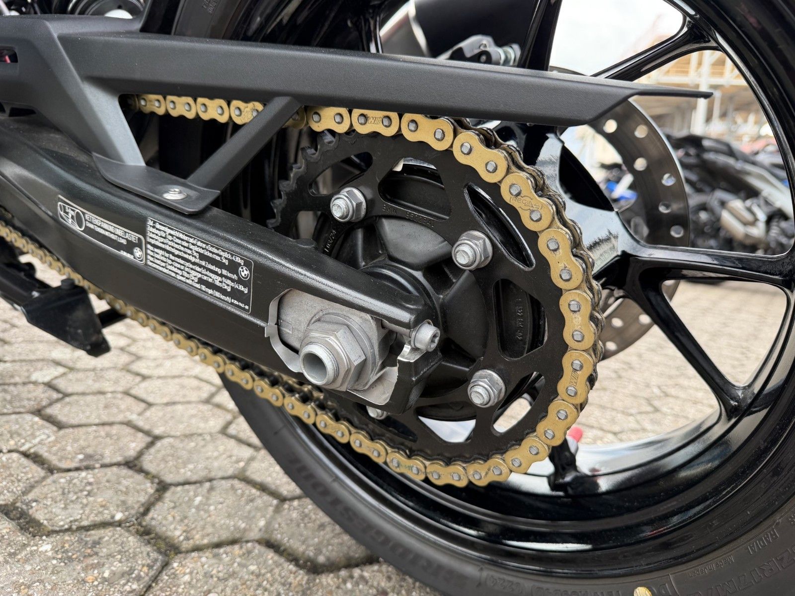 Fahrzeugabbildung BMW F 900 R wie Neu inkl. zubehör.