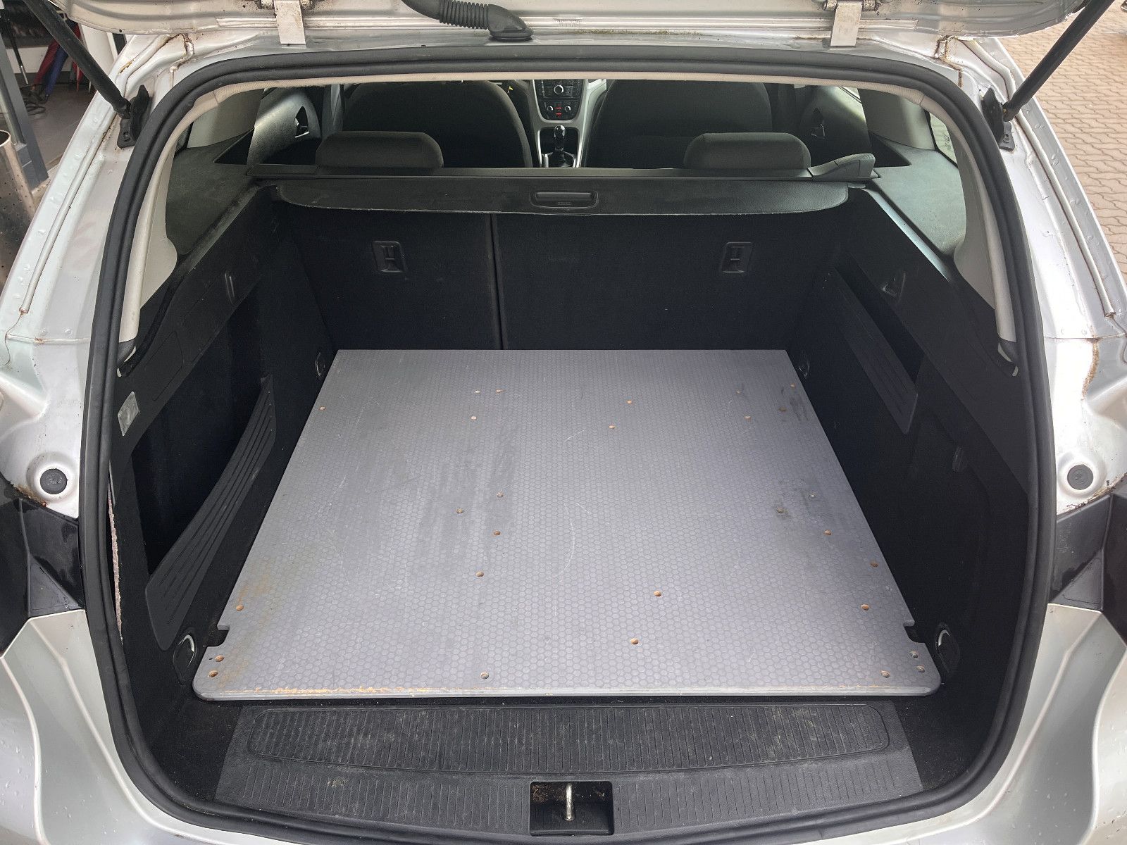 Fahrzeugabbildung Opel Astra J ST Selection 1.3 CDTi leichter Frontsch.