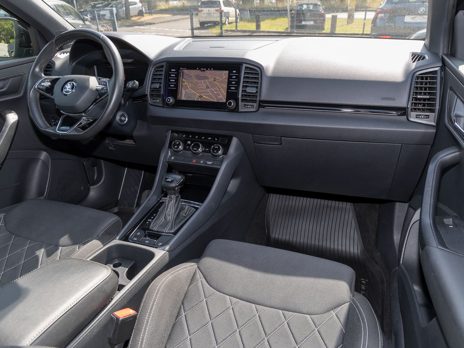 Skoda Karoq 1.5 TSI DSG Sportline NAVI REARVIEW KESSY foto 4