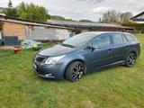 Toyota Avensis - Toyota Avensis aus 2009 mit Diesel-Antrieb