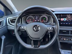 Fahrzeugabbildung Volkswagen Polo VI Highline Sitzh. Navi ACC Kamera. App