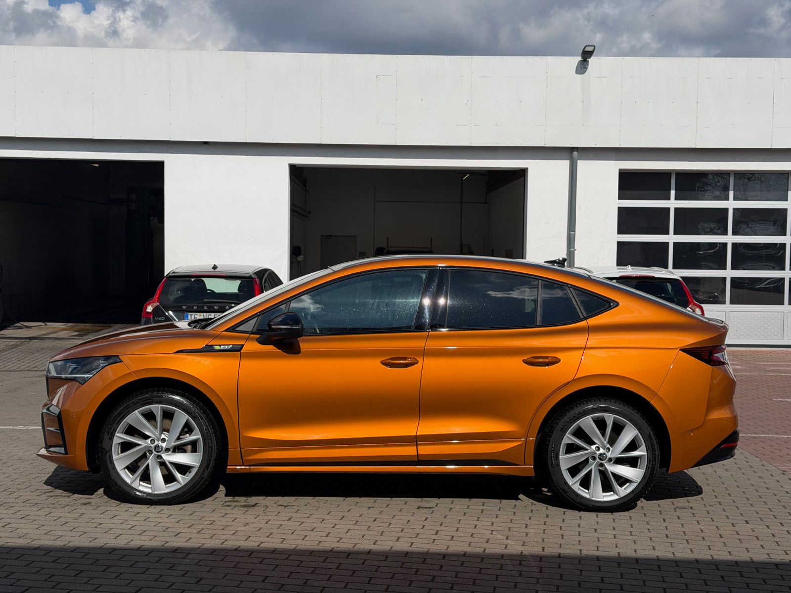 Fahrzeugabbildung SKODA Enyaq RS*ACC*SZHZNG*NAVI*360°*CARPLAY*AMBIENTE*