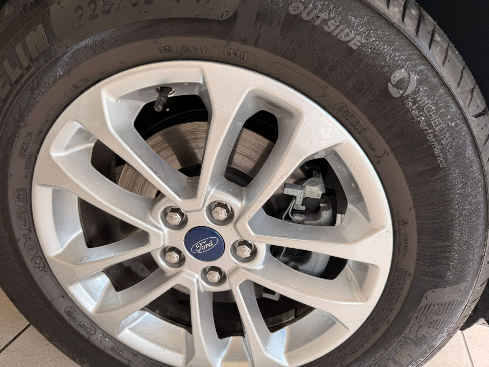 Fahrzeugabbildung Ford Kuga Titanium / NAVI / KAMERA / GEPFLEGT