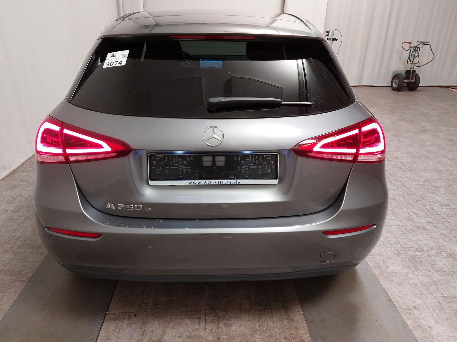 Mercedes-Benz A 250 e Navi LED Rückfahrkamera MBUX+ SHZ