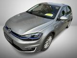 Volkswagen Golf 36 kWh Elektro*Wärmepumpe*RFK*CCS*LED*ACC* - mit Elektro-Antrieb: Leder