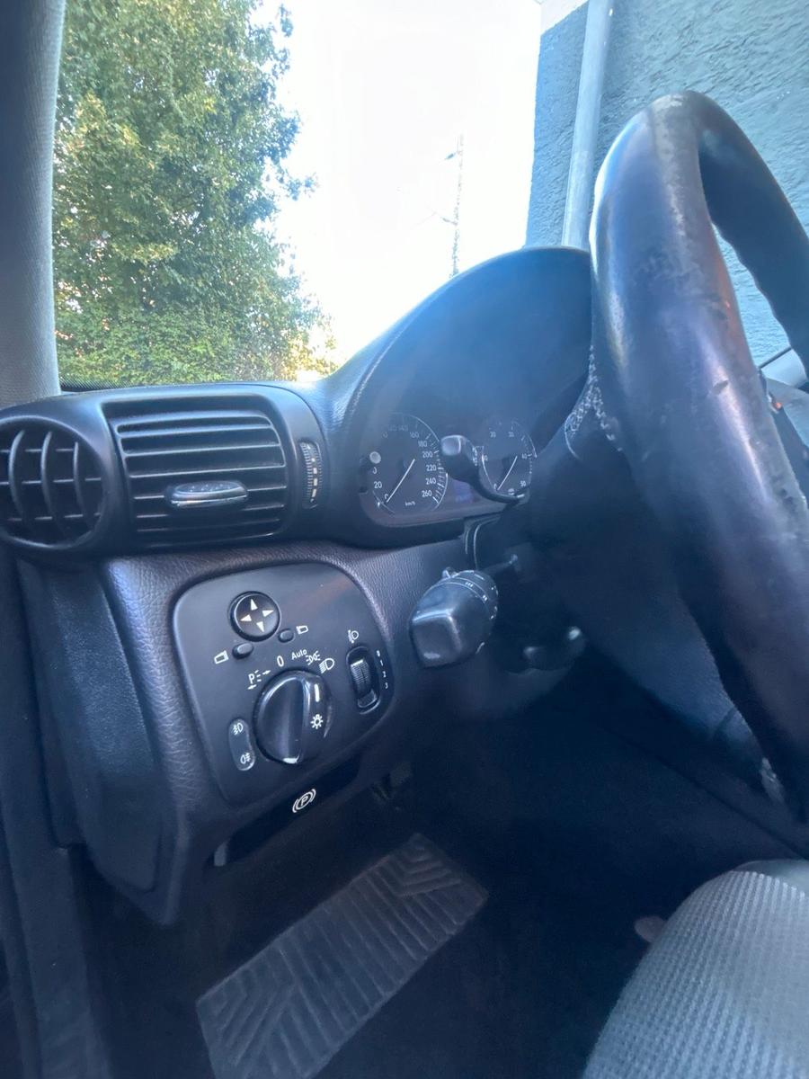 Mercedes-Benz 220 2004 — photo 12