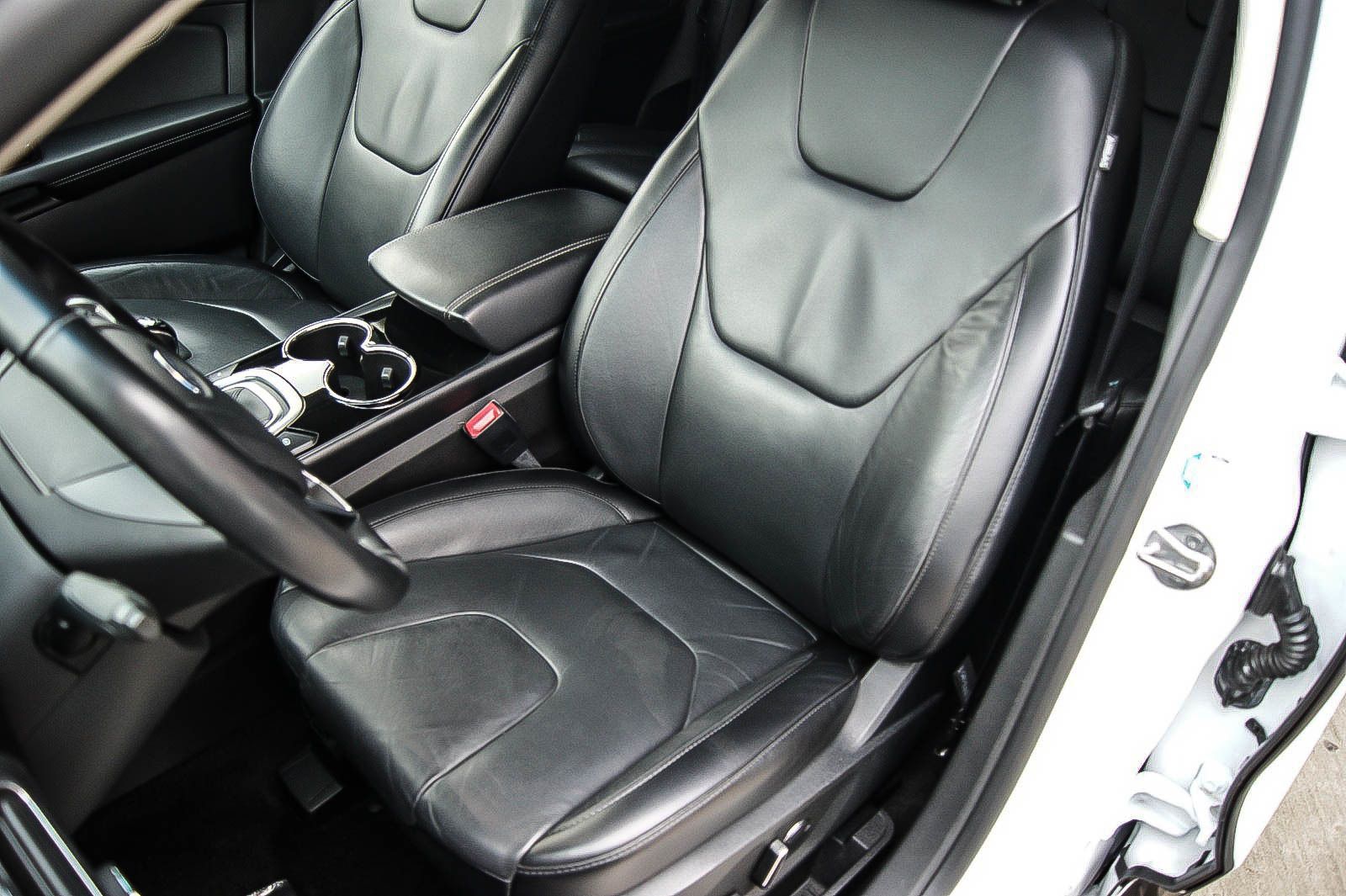 Fahrzeugabbildung Ford Edge Titanium 4x4 LEDER NAVIGATION KAMERA PDC 19