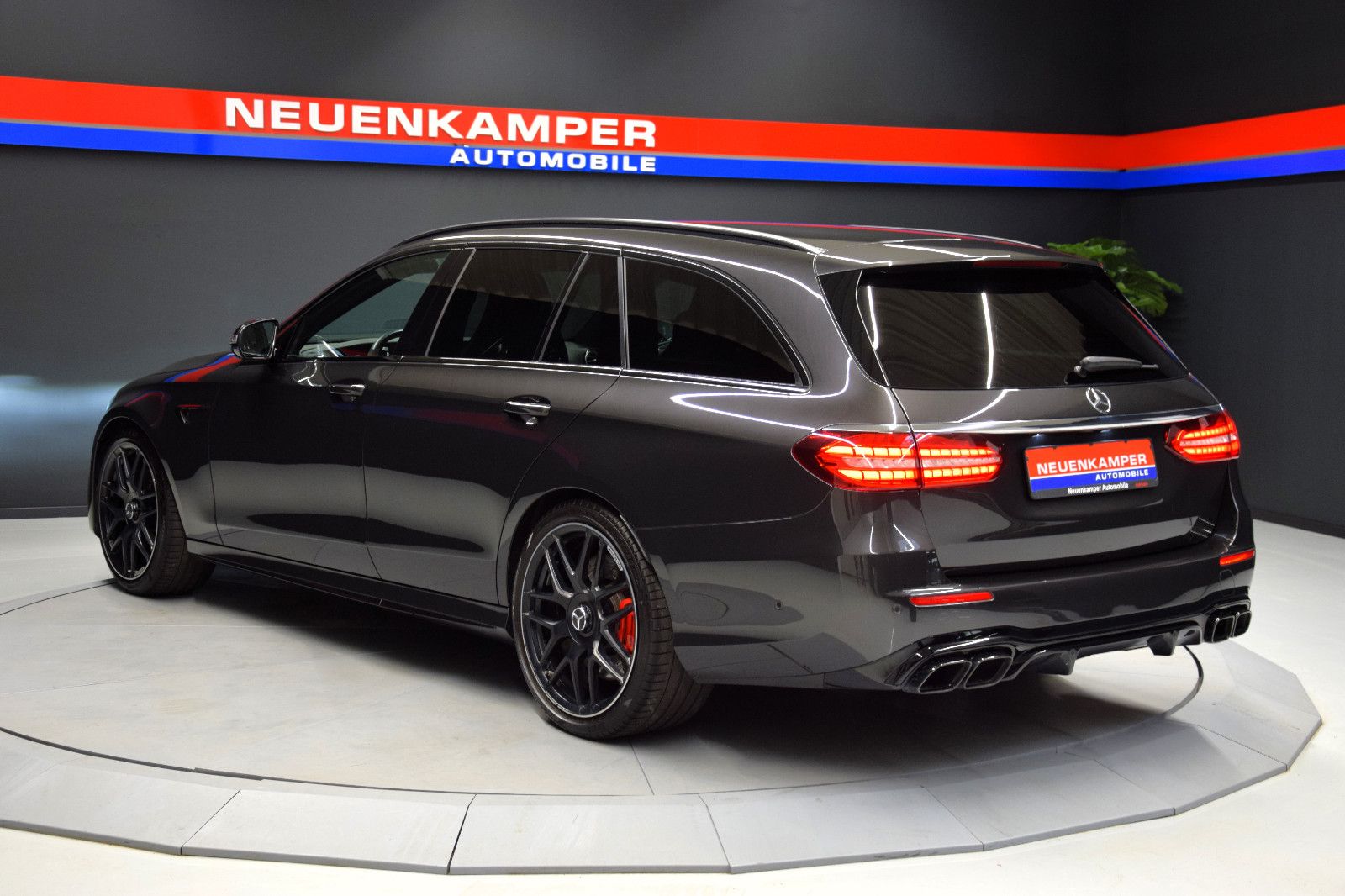 Fahrzeugabbildung Mercedes-Benz E 63 s AMG T 4Matic+ 360° ACC Perf. Sitze Burme.
