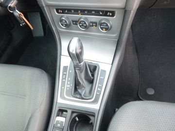 Volkswagen Golf - 2