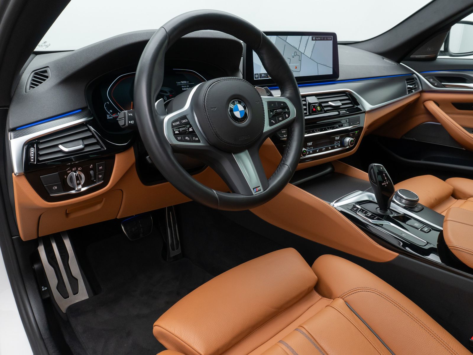 Fahrzeugabbildung BMW 530d M Sport Kamera DAB Memory ACC H/K Panorama