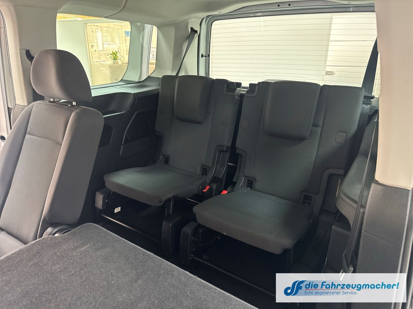 Fahrzeugabbildung Ford Grand Tourneo Connect Trend 7-Sitzer Apple CarPl