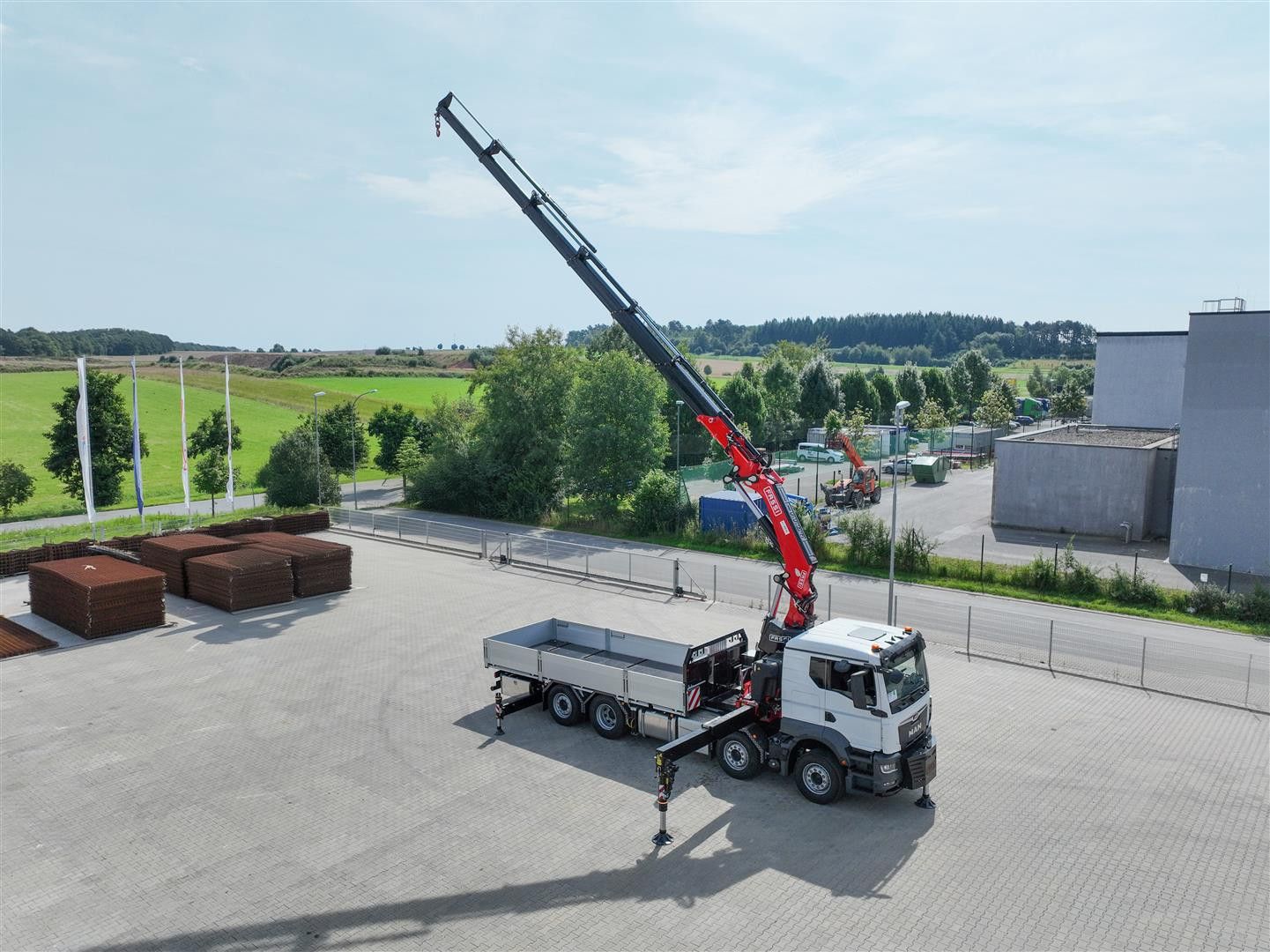 Fahrzeugabbildung MAN MAN 35.470 8x2 Kran F710 RA2.26