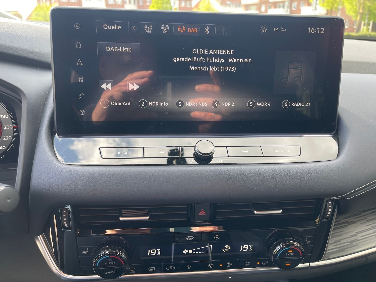Fahrzeugabbildung Nissan Qashqai 1.3 DiG-T Tekna Automatik Navi Head Up A
