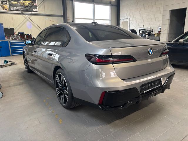 BMW i7 xDriveM70 PanSky KinoTV  Lounge 222000