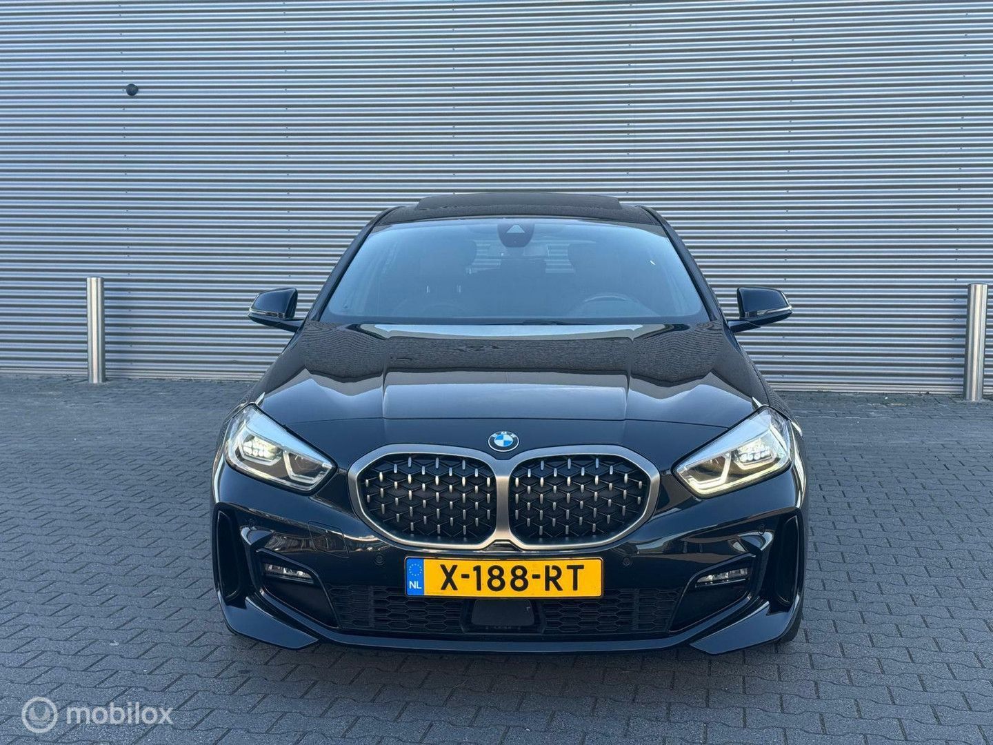 BMW 1-serie 120d xDrive High Executive MOTOR DAMAGE imagem 3