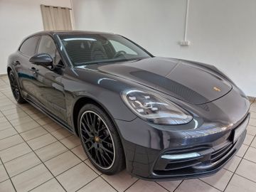 Porsche Panamera - 4