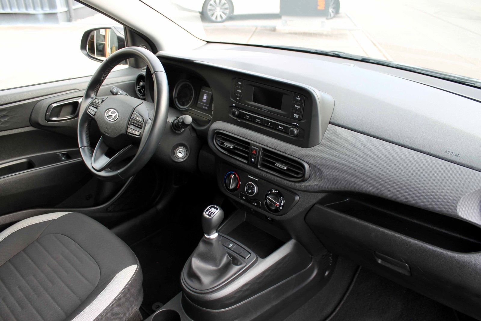 Fahrzeugabbildung Hyundai i10 Select TEMPO ABS eCall BT DAB FLA MFL