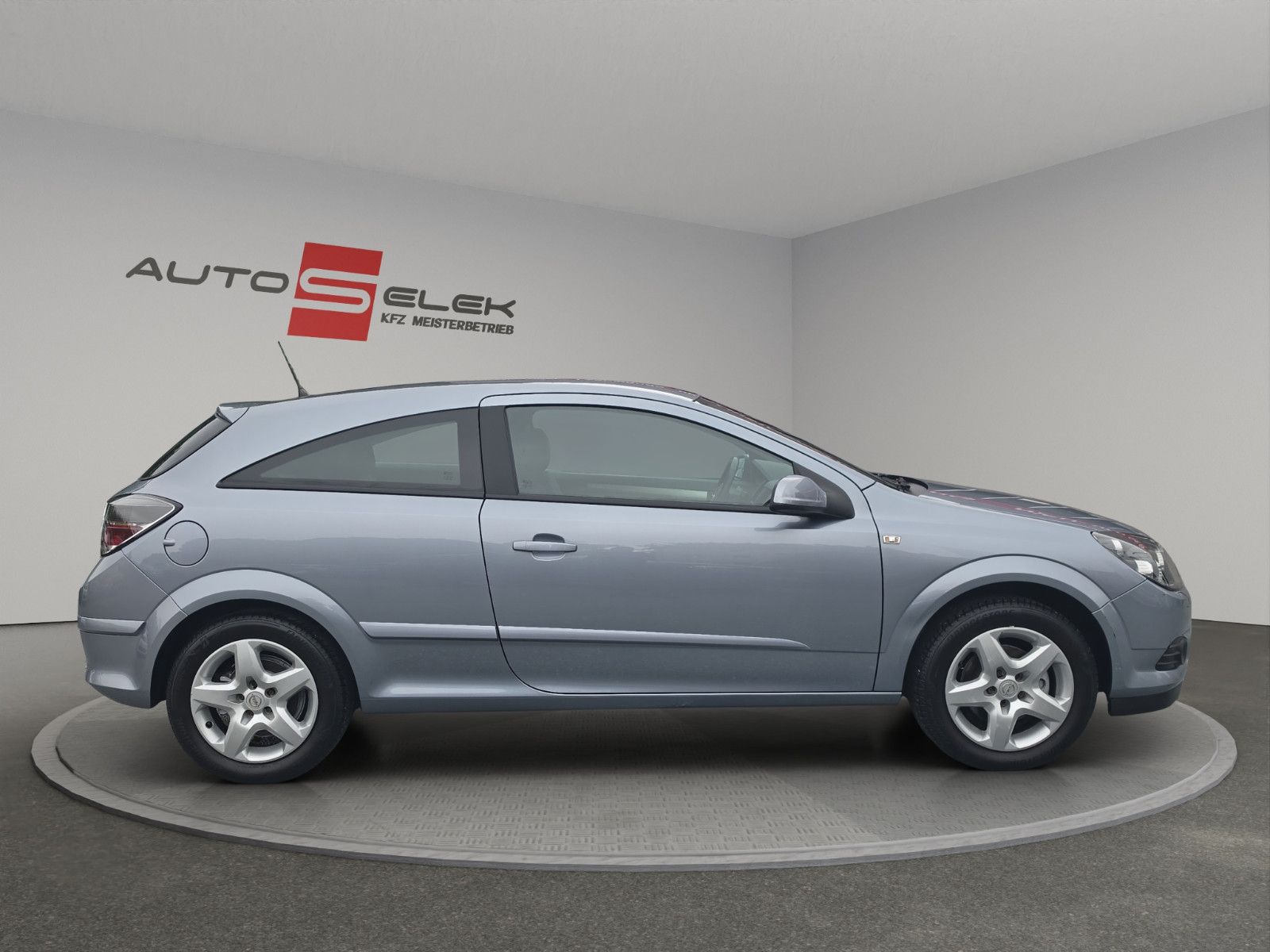 Fahrzeugabbildung Opel Astra H GTC Innovation TEMPOMAT KLIMA PDC