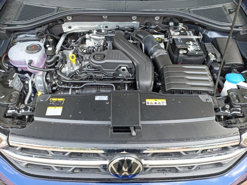 Fahrzeugabbildung Volkswagen T-Roc 1.5 TSI DSG R-Line Black Style