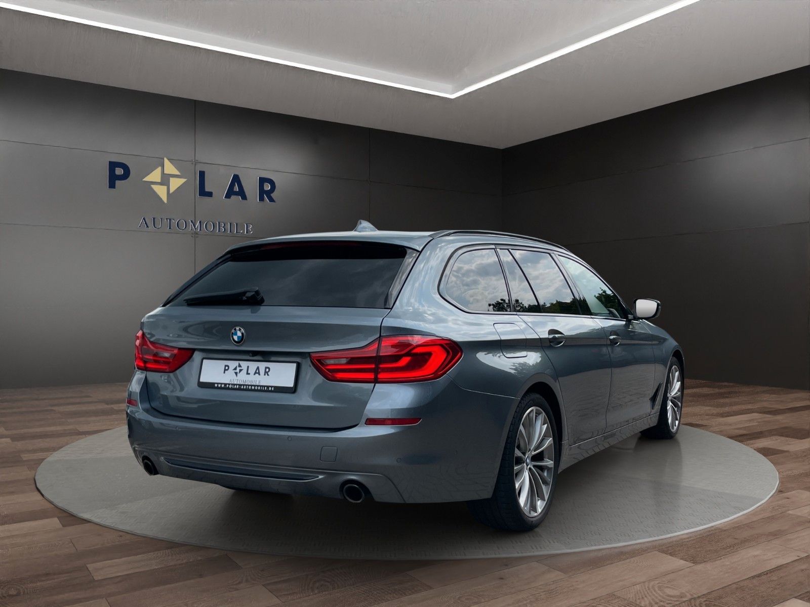 Fahrzeugabbildung BMW 520d Sport Line *Pano*Head-Up*AHK*Kamera*Leder*