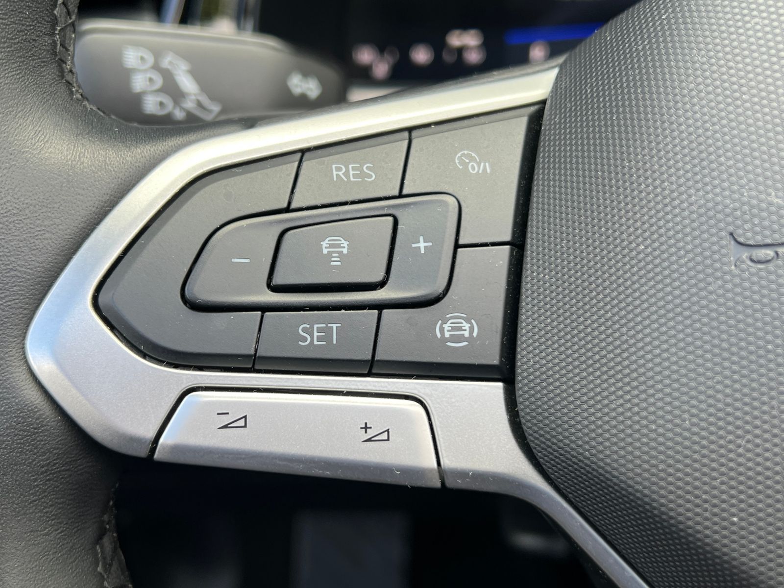 Fahrzeugabbildung Volkswagen T-Roc Cabriolet 1.5 TSI DSG *AHK, LED, Black Sty