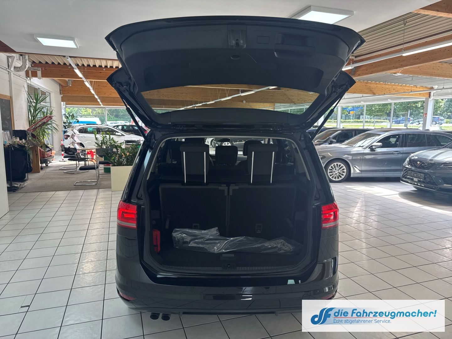 Fahrzeugabbildung Volkswagen Touran Comfortline 2.0 TDI *7 Sitzer*Digi Cockpi