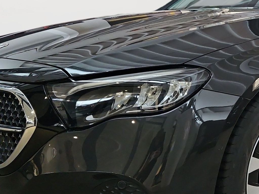 Fahrzeugabbildung Mercedes-Benz E 220 dT Avantg. Totwi. AHK ACC LED Ambie. Navi