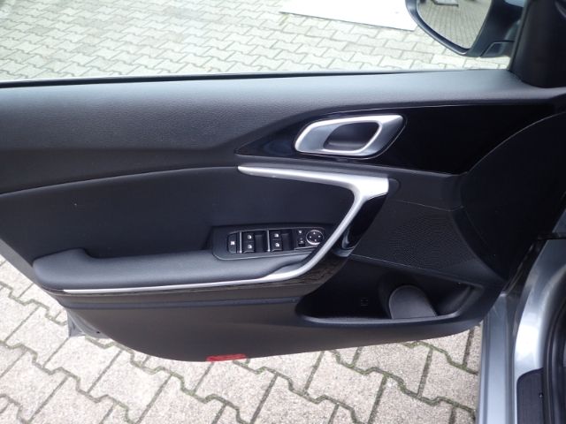 Fahrzeugabbildung Kia Ceed_sw 1.0 Edition 7 AHK R-Cam LHZ&SHZ Apple Ca