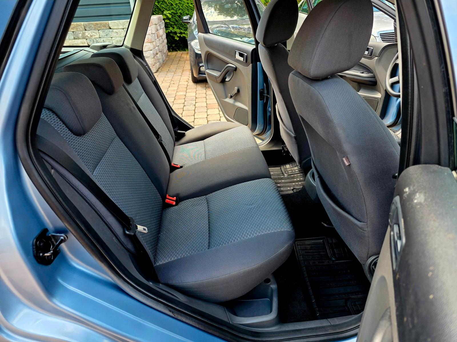 Ford Focus 2006 — photo 25