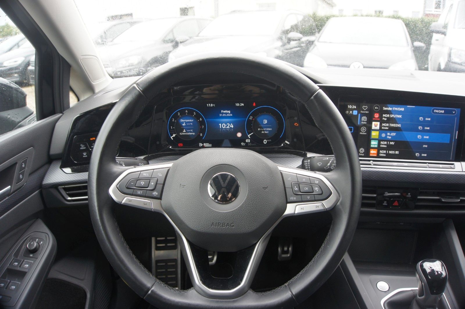 Fahrzeugabbildung Volkswagen Golf VIII Lim. United NAVI SHZ PDC