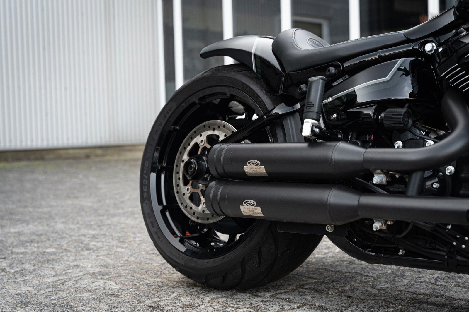 Fahrzeugabbildung Harley-Davidson DARK FAT BOY FLFBS 114 MY23 -JEKILL&HYDE-