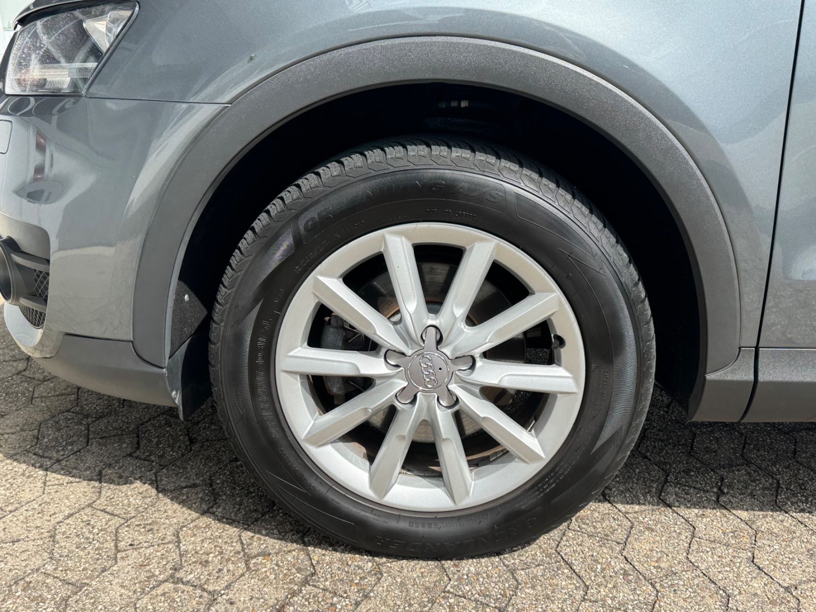 Fahrzeugabbildung Audi Q3 2.0 TDI quattro S-Tronic/SHZ/ALU/TÜV-NEU/