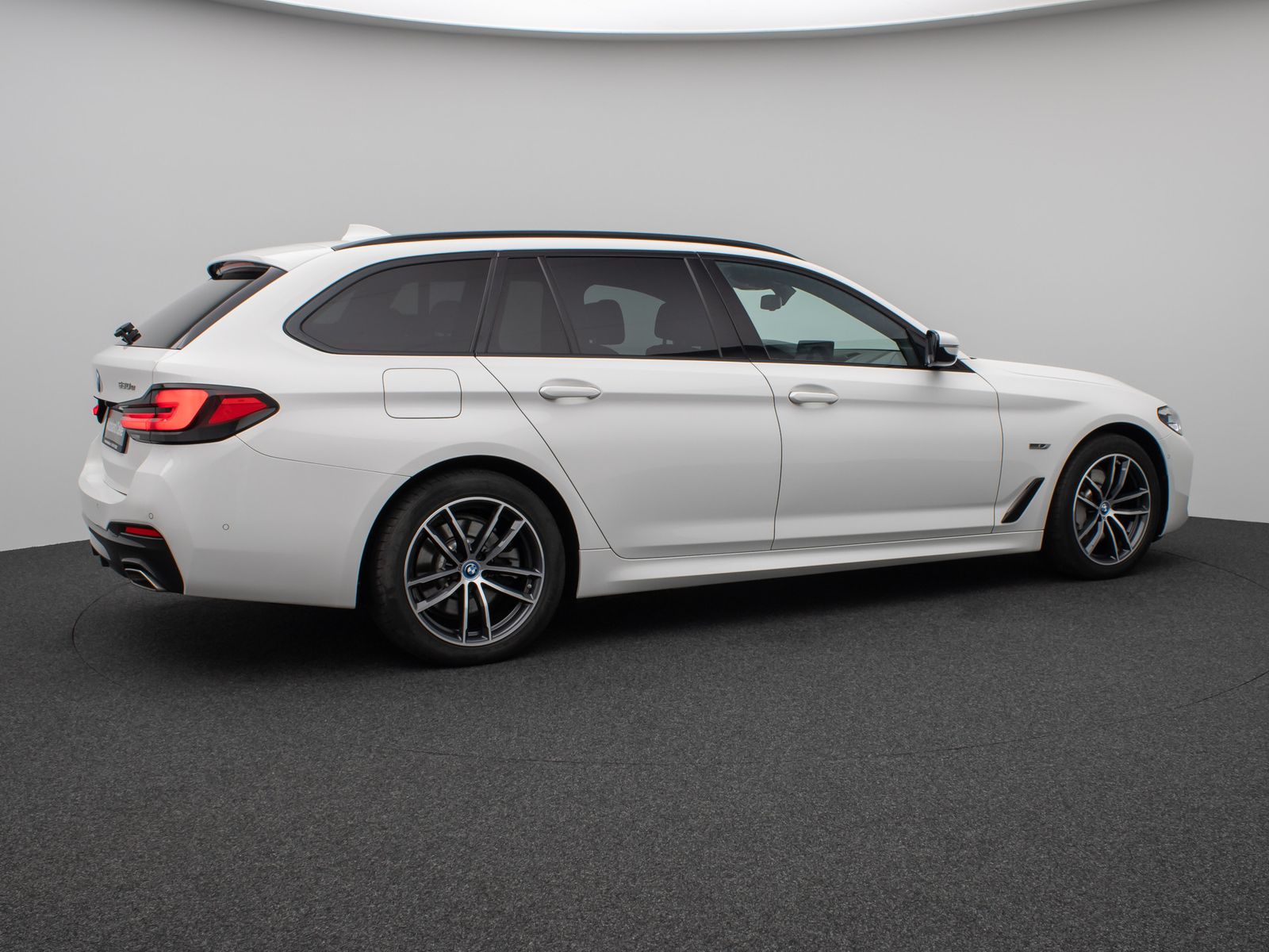 Fahrzeugabbildung BMW 530e M Sport Kamera DAB DrivAssist Komfort AHK