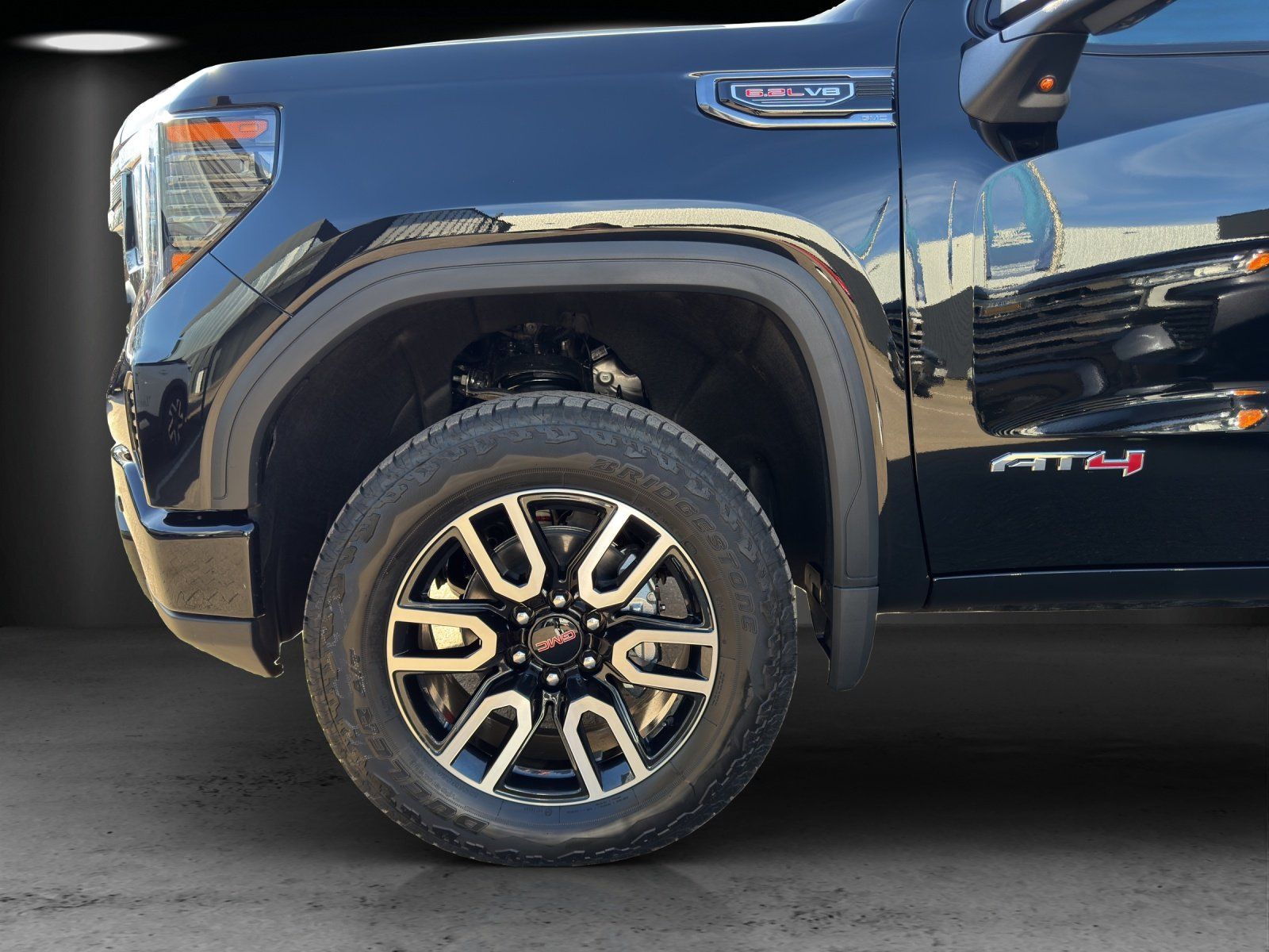 Fahrzeugabbildung GMC Sierra 1500 AT4 Crew Cab Short Bed AHK/LED/SHD/