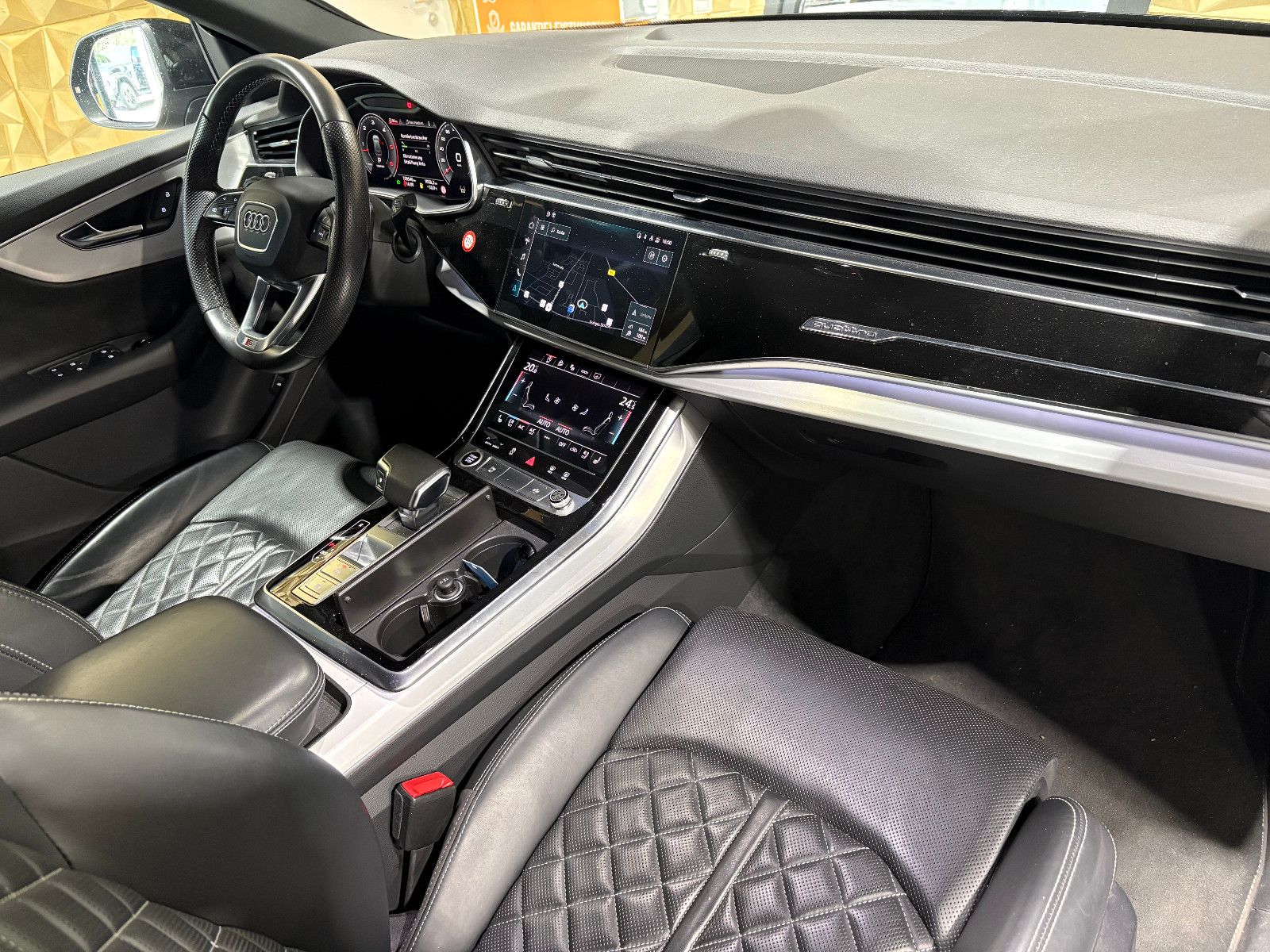 Fahrzeugabbildung Audi Q8 45 TDI quattro/APPLE/8-FACH/MASSAGE/NAVI/KAME