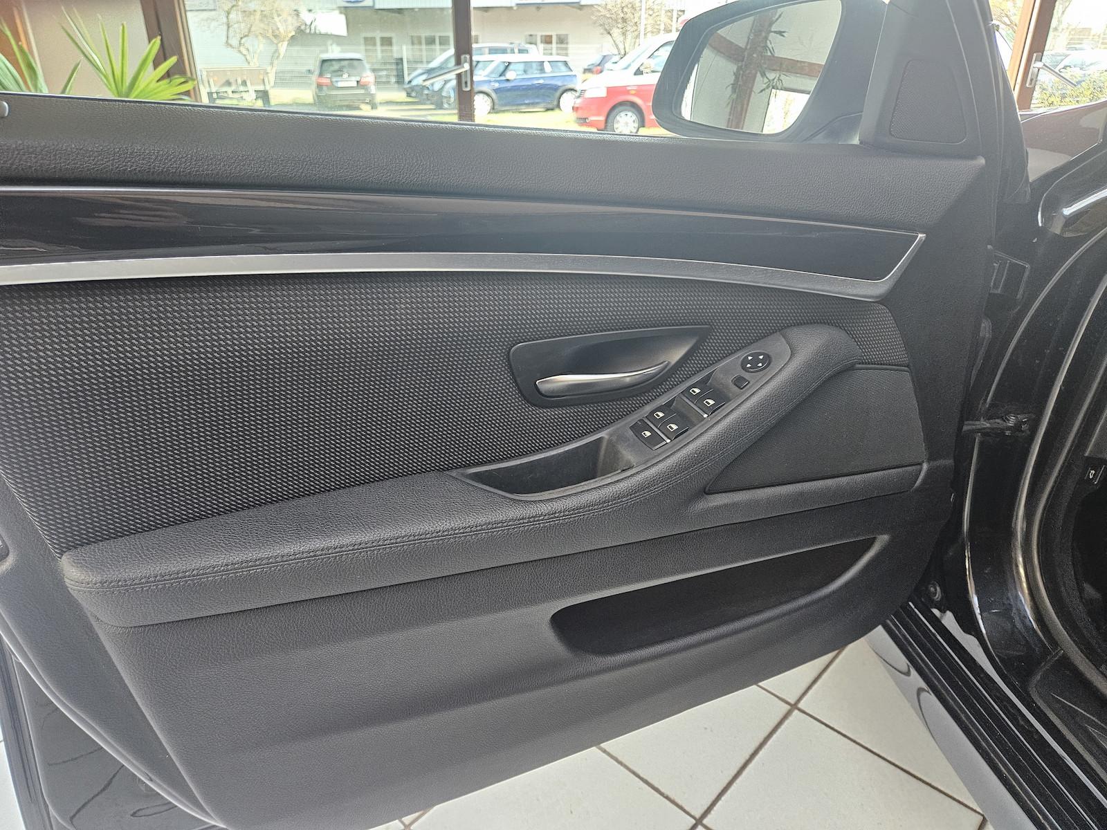 BMW 520 2011 — photo 13