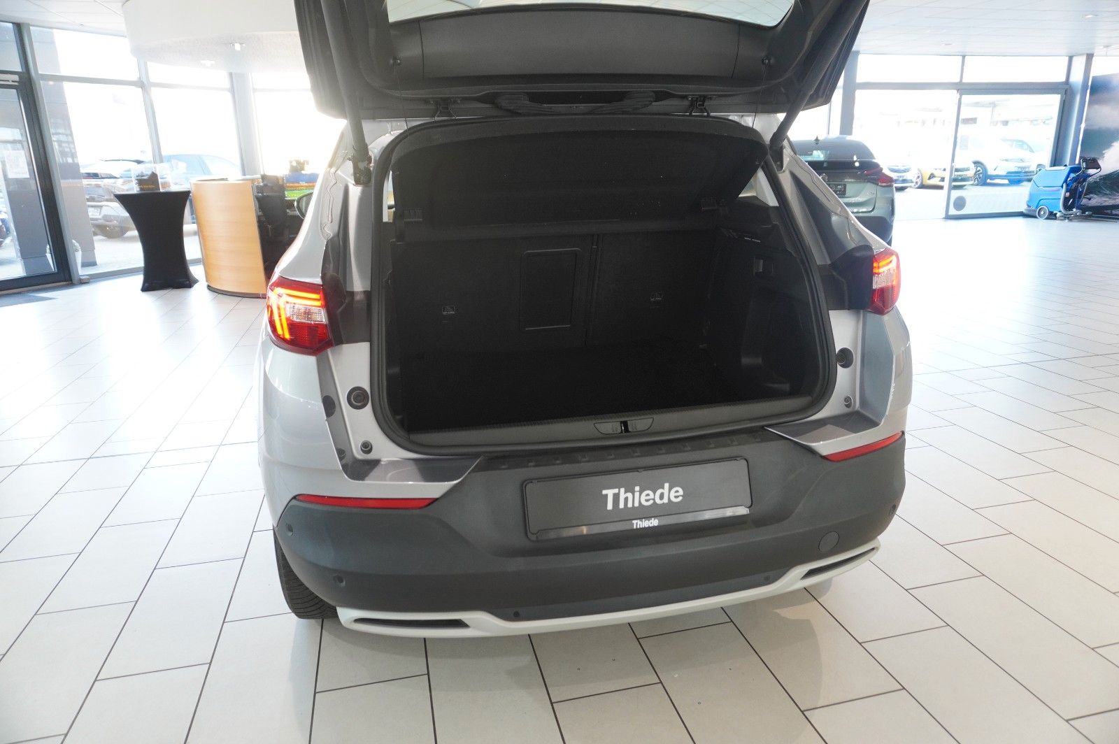 Fahrzeugabbildung Opel Grandland 1.5D ELEGANCE NAVI/LED/KAMERA/SPORT/SH