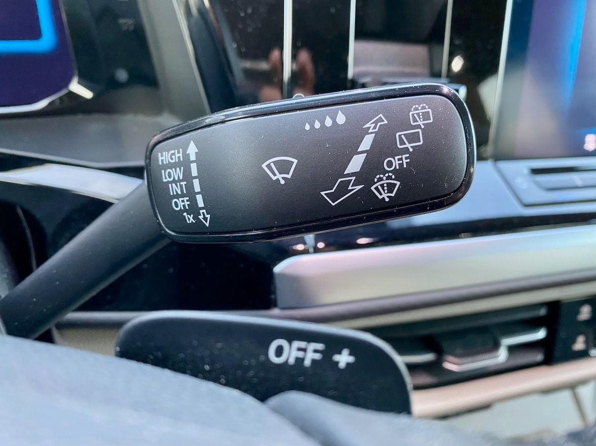 Fahrzeugabbildung Volkswagen T7 Multivan 2.0 TDI LANG LIFE AAC NAVI 7-SITZER