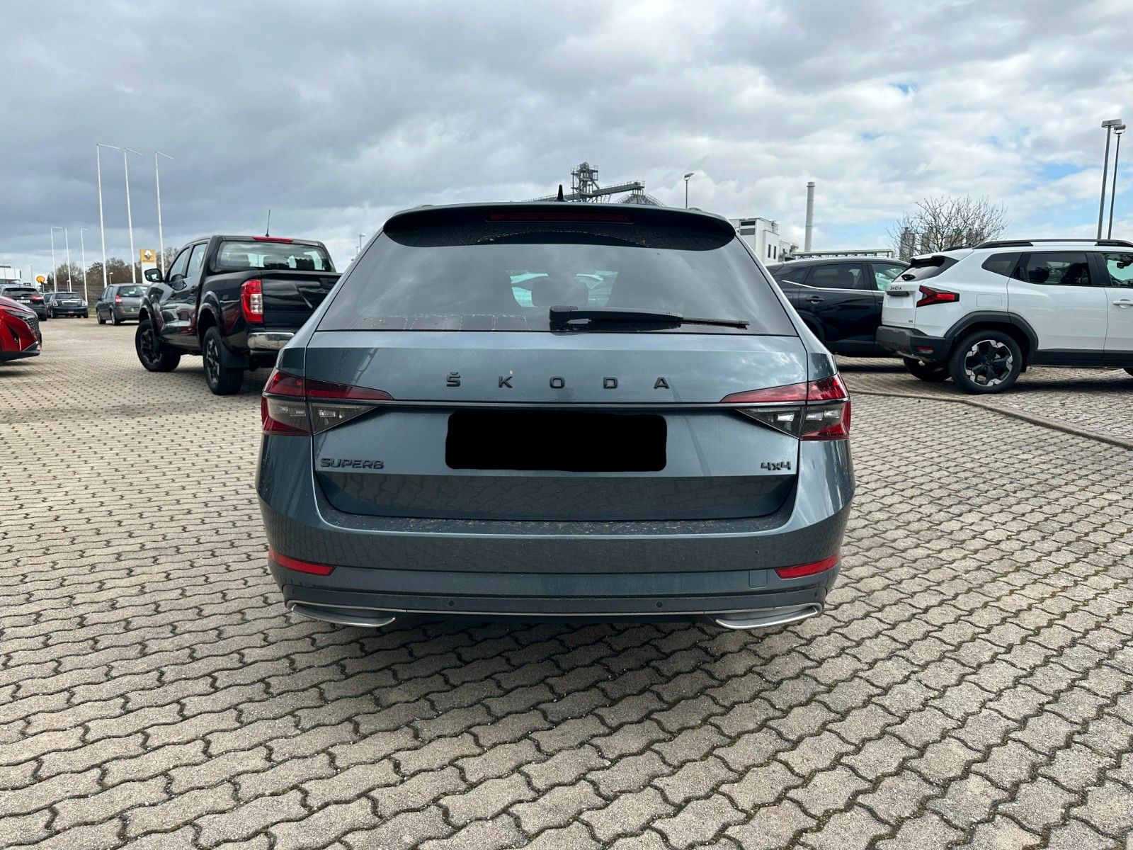 Fahrzeugabbildung SKODA Superb Combi Sportline 4x4