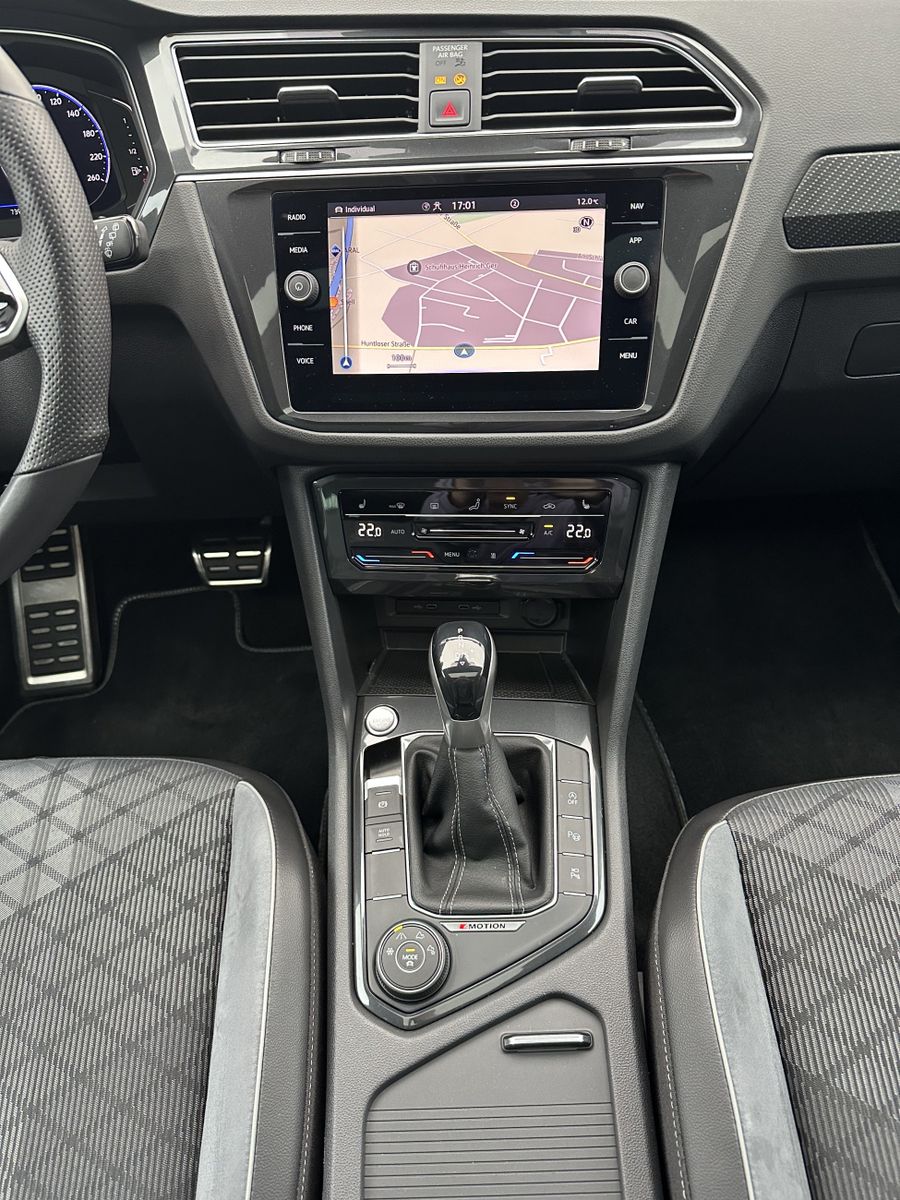 Fahrzeugabbildung Volkswagen Tiguan R-Line 4M NAV+IQ-LIGHT+PANO+20ZO+360°+ACC