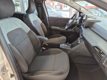 Dacia Jogger Extreme Hybrid 155 Winter, Navi, Driving
