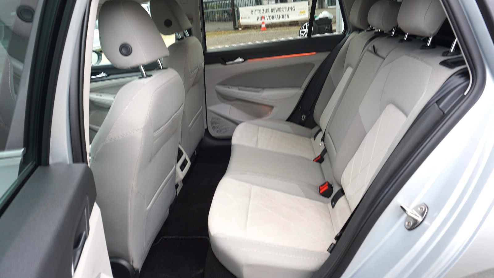 Fahrzeugabbildung Volkswagen Golf VIII Variant Style, Navi,LED,HUD,Kamera +WR