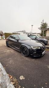 Audi S3 2.0 TFSI S tronic quattro - - schwarze Audi S3