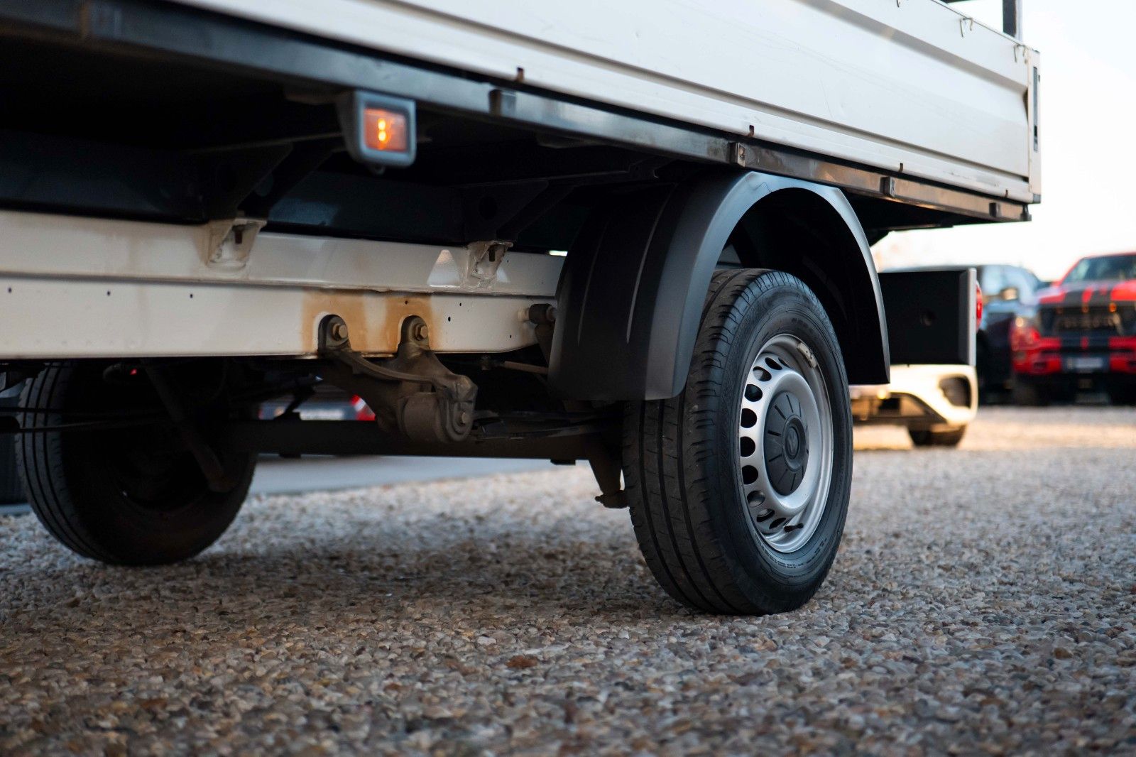 Fahrzeugabbildung Volkswagen Crafter Pritsche 35 DOKA lang FWD 7 Sitze 19%