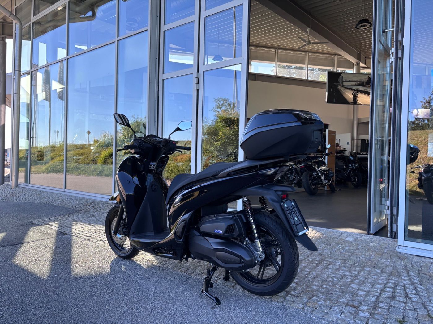Fahrzeugabbildung Honda SH 350i inklusive Smart-Topcase