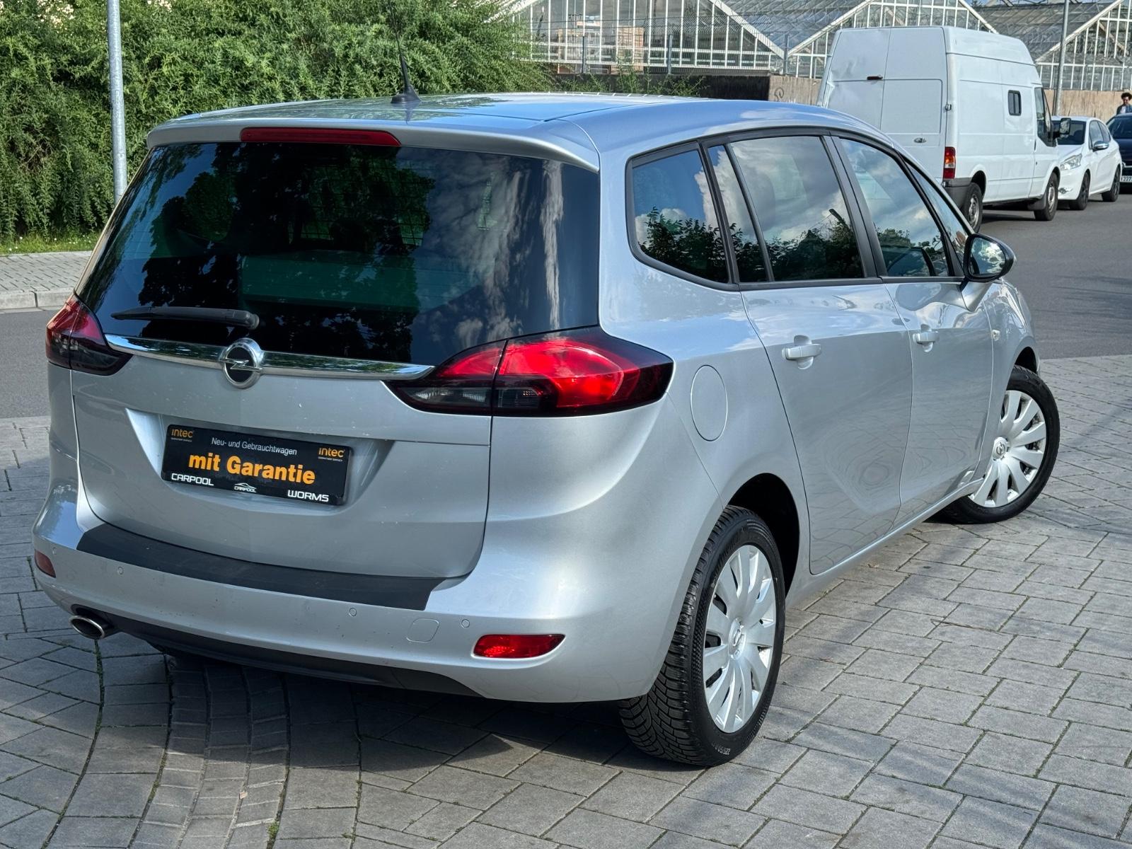 Opel Zafira 2012 — photo 12